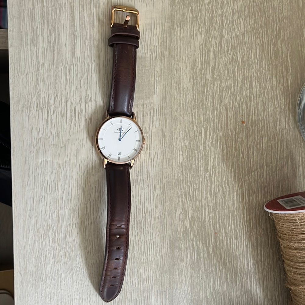 Daniel Wellington (excellent condition)